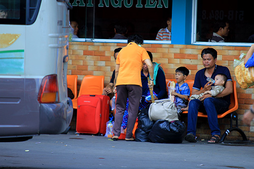 Vật vã trở lại thành phố sau kì nghỉ dài - 9