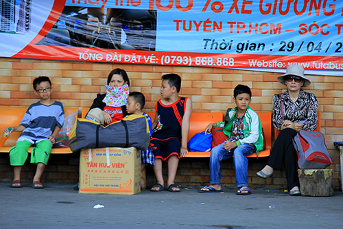 Vật vã trở lại thành phố sau kì nghỉ dài - 10