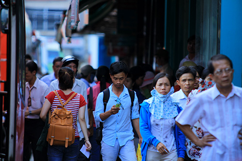 Vật vã trở lại thành phố sau kì nghỉ dài - 1