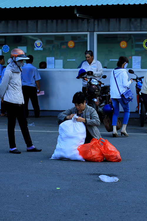 Vật vã trở lại thành phố sau kì nghỉ dài - 11