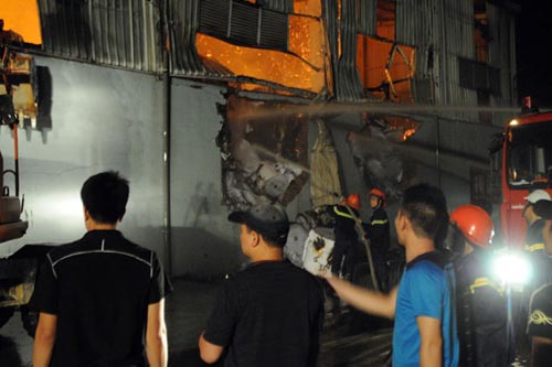 Cháy lớn tại nhà máy giấy ở Bắc Ninh - 5