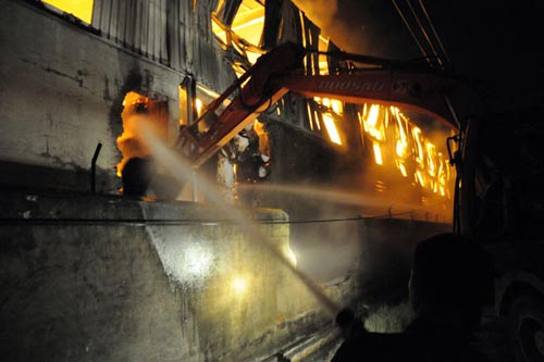 Cháy lớn tại nhà máy giấy ở Bắc Ninh - 9