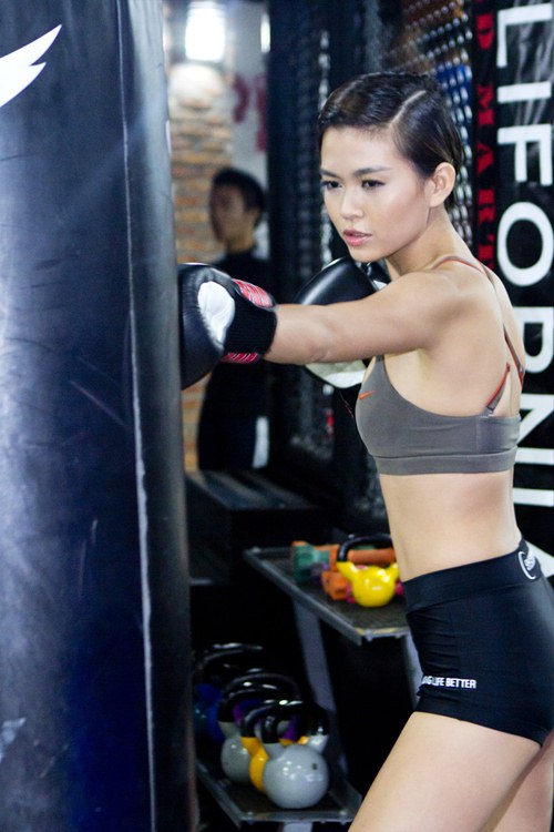 Mâu Thanh Thủy sexy và bốc lửa ngày trở lại - 3