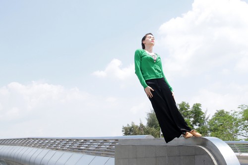 Hà Hồ múa liên tục dưới trời nắng gắt - 5