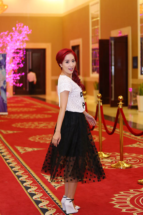 Khánh Thi nhí nhảnh bên học trò cưng - 1