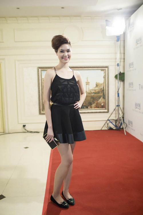 Thùy Dung biến đồ dạo phố thành dự tiệc tài tình - 2