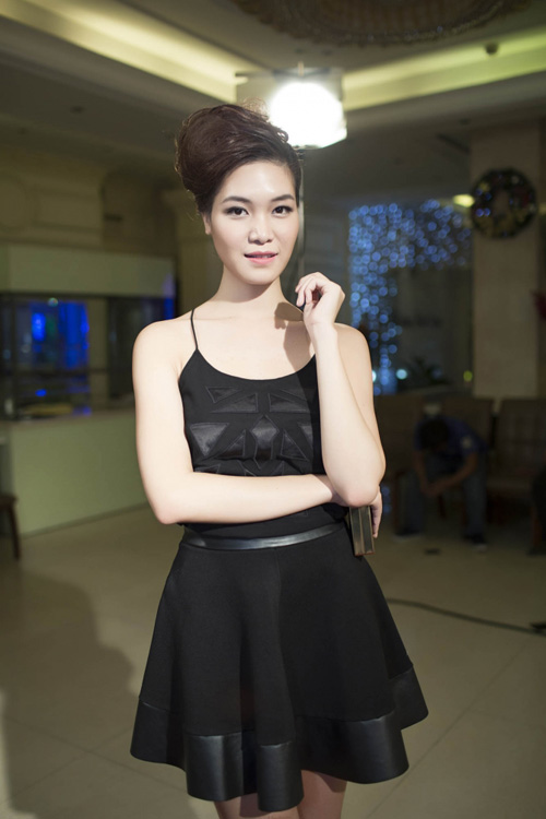 Thùy Dung biến đồ dạo phố thành dự tiệc tài tình - 1