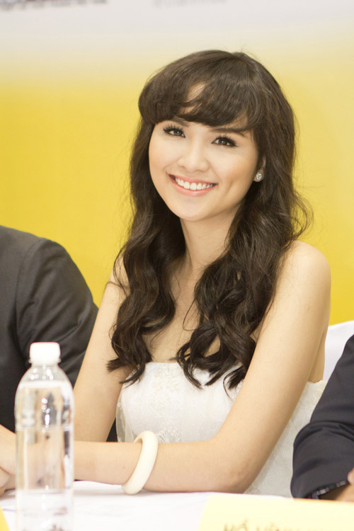 Midu #039;lu mờ#039; trước hot girl Tâm Tít, Sam - 2