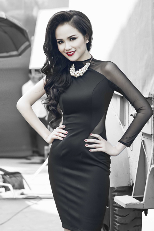 Midu #039;lu mờ#039; trước hot girl Tâm Tít, Sam - 4