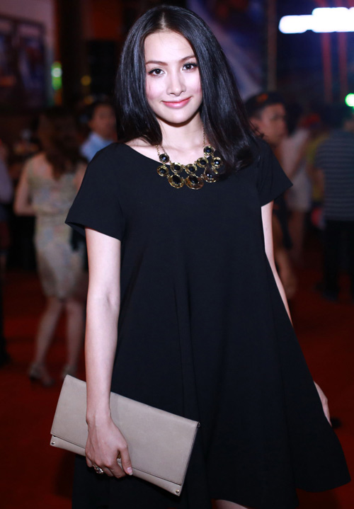 Midu #039;lu mờ#039; trước hot girl Tâm Tít, Sam - 17