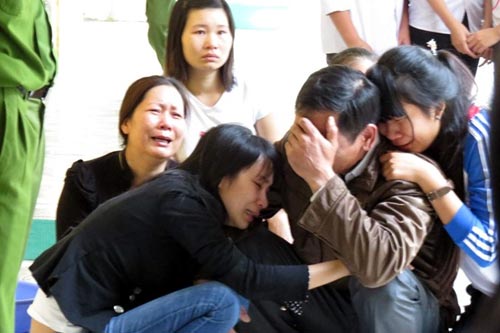 Bị đâm chết sau khi tố chồng lột quần ở công ty - 1