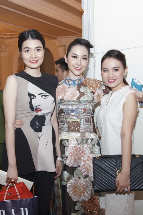 Mẹ chồng Hà Tăng giản dị xem Linh Nga múa - 4