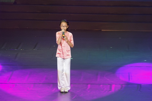 Mẹ chồng Hà Tăng giản dị xem Linh Nga múa - 16