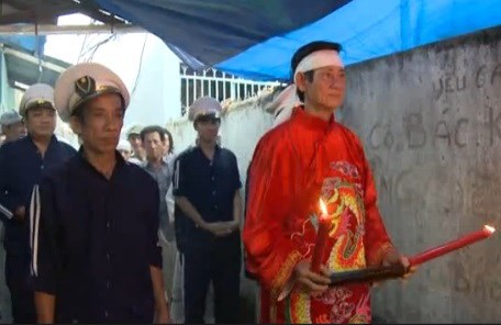 40 năm đi xin xác chết #039;mồ côi#039; về chôn cất - 3