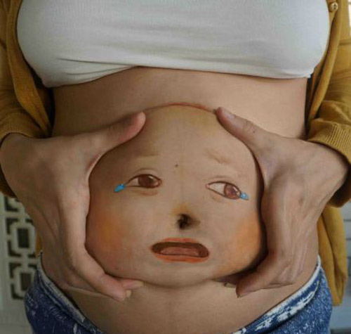 Gặp mẹ ‘nghiện’ vẽ tranh trên bụng bầu - 4