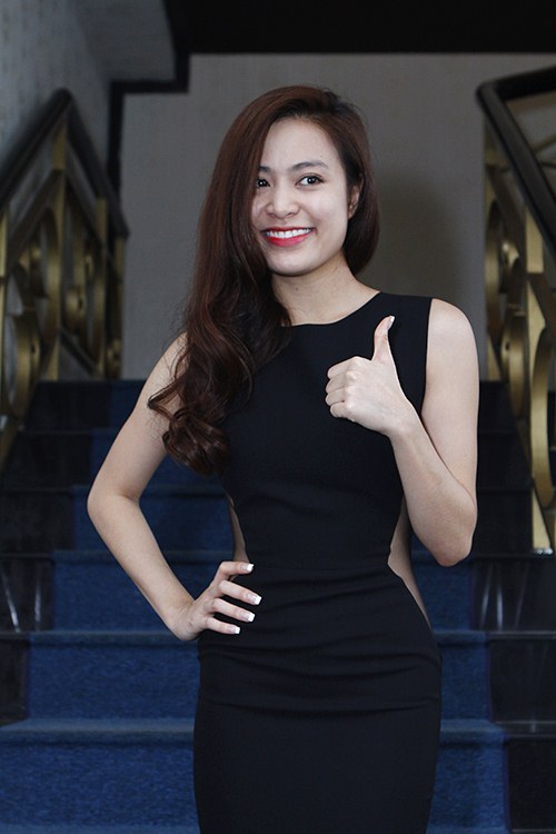 Hoàng Thùy Linh khoe eo thon với váy xuyên thấu - 5