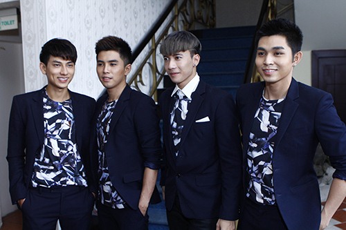 Hoàng Thùy Linh khoe eo thon với váy xuyên thấu - 9