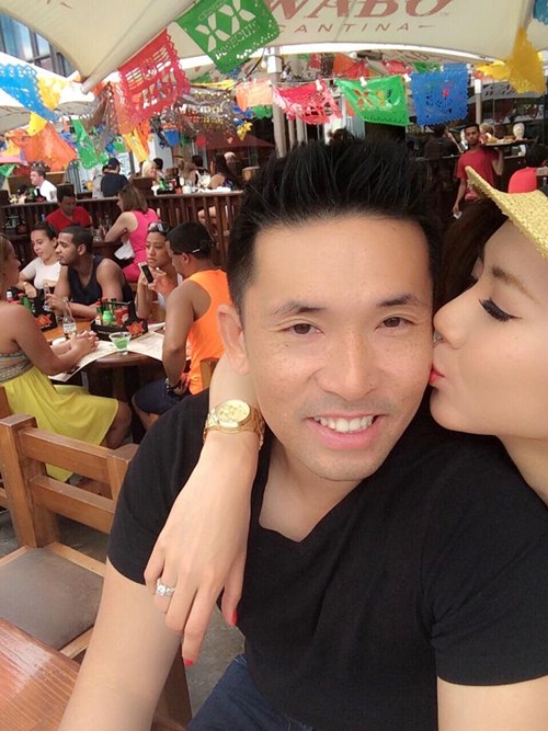 Ngọc Quyên hôn chồng lãng mạn giữa quán cafe - 2