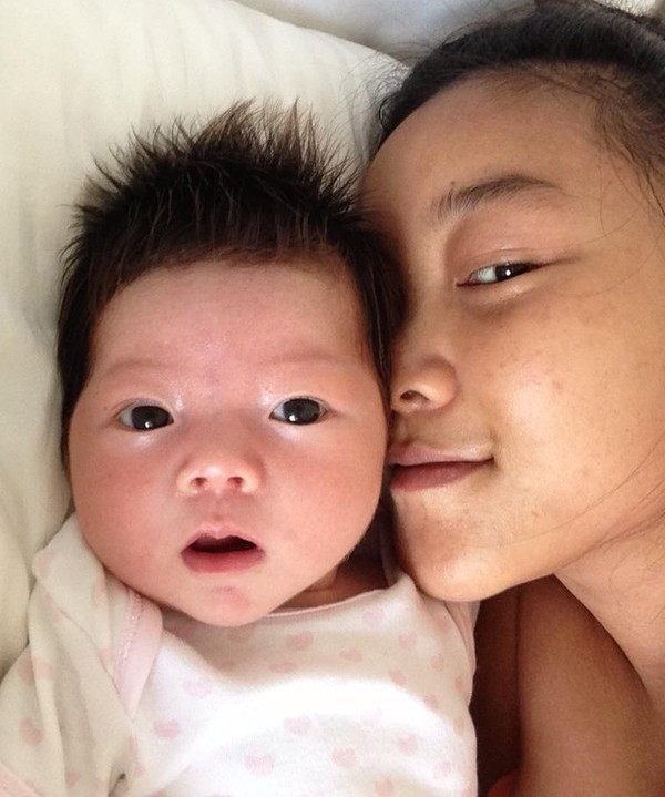 Những cô dâu cứng tuổi của showbiz Việt - 11