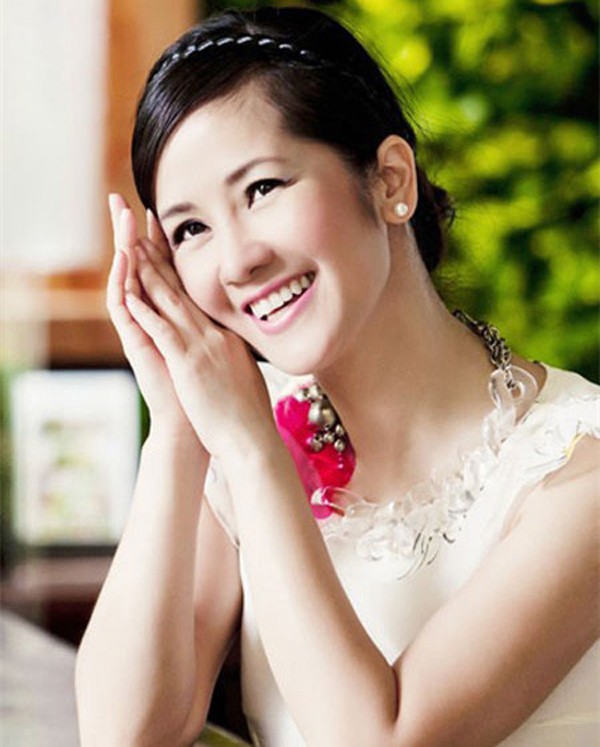 Những cô dâu cứng tuổi của showbiz Việt - 3