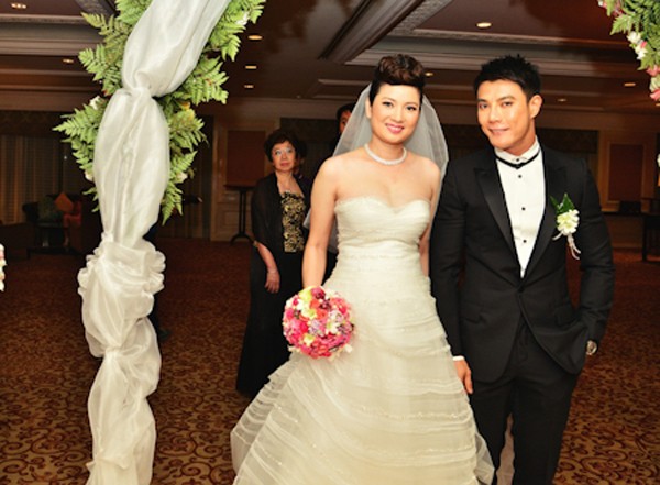 Những cô dâu cứng tuổi của showbiz Việt - 5