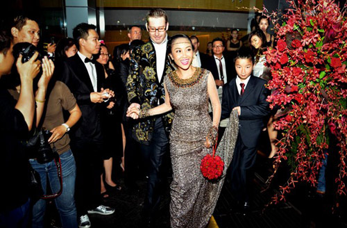 Những cô dâu cứng tuổi của showbiz Việt - 12