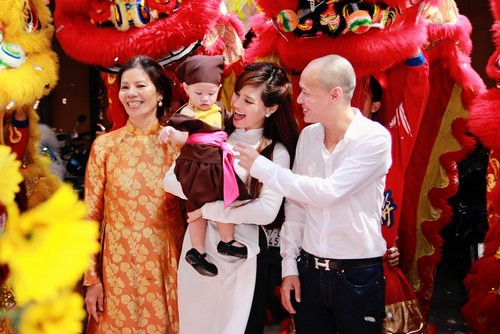 Con gái Vũ Thu Phương điệu đà bên mẹ - 9