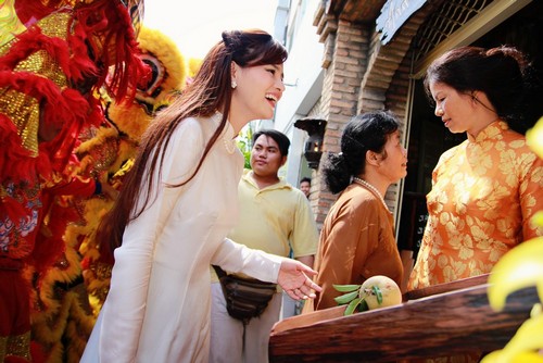 Con gái Vũ Thu Phương điệu đà bên mẹ - 11