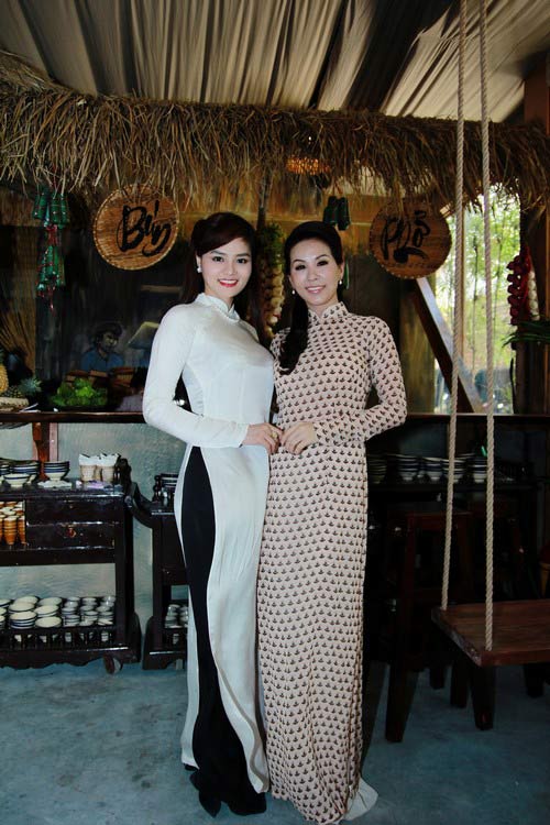Con gái Vũ Thu Phương điệu đà bên mẹ - 14