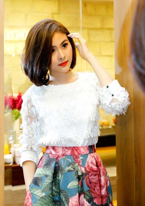 Vân Trang, Nhã Phương cùng quot;đọquot; sắc hoa - 1