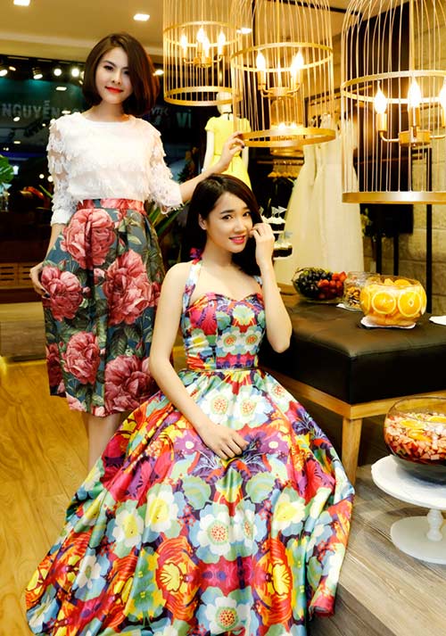 Vân Trang, Nhã Phương cùng quot;đọquot; sắc hoa - 2