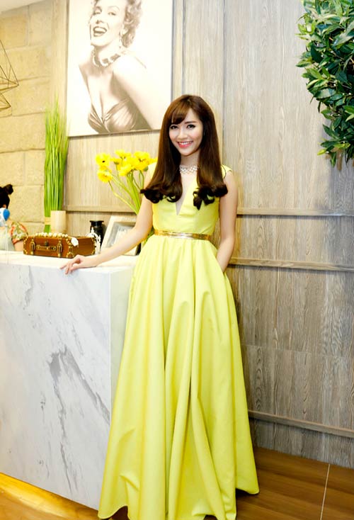 Vân Trang, Nhã Phương cùng quot;đọquot; sắc hoa - 5