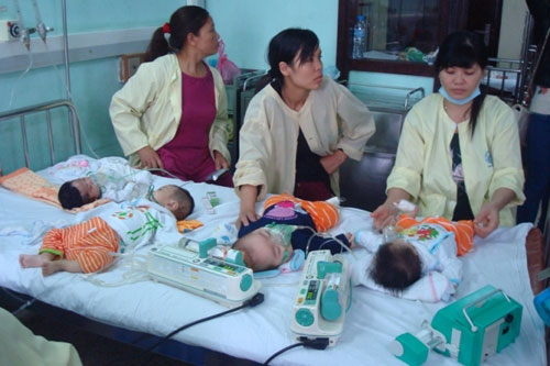 TP.HCM tiêm vacxin sởi ở trường học - 1