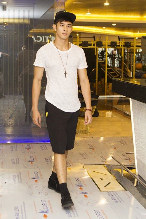 Hoàng Thùy sành điệu luyện catwalk tại Hà Nội - 9