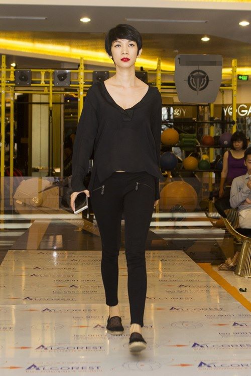 Hoàng Thùy sành điệu luyện catwalk tại Hà Nội - 10
