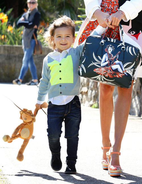 Flynn tung tăng bên mẹ Miranda Kerr - 4