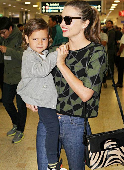 Flynn tung tăng bên mẹ Miranda Kerr - 6