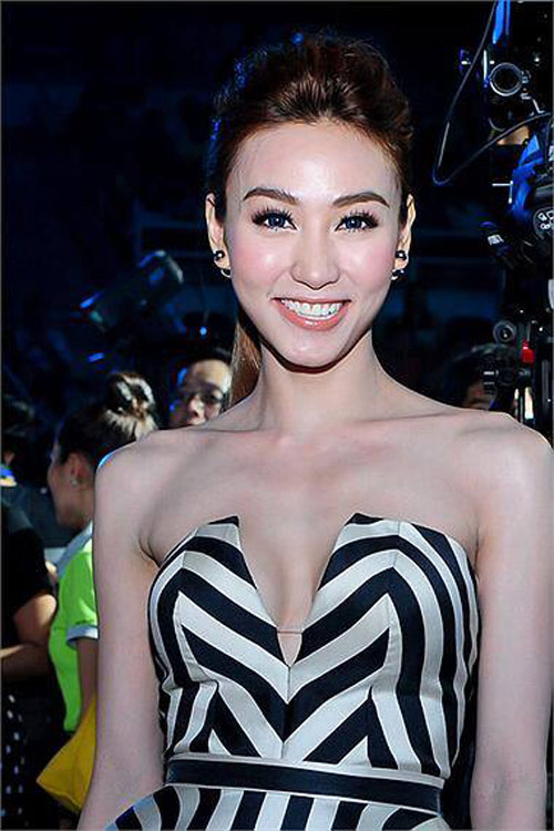 Ngân Khánh: sao có vòng 2 nhỏ nhất showbiz? - 6