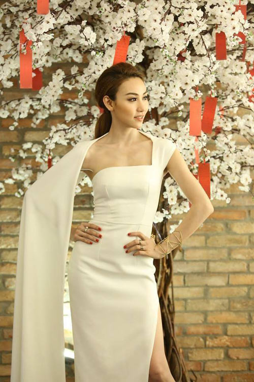 Ngân Khánh: sao có vòng 2 nhỏ nhất showbiz? - 12