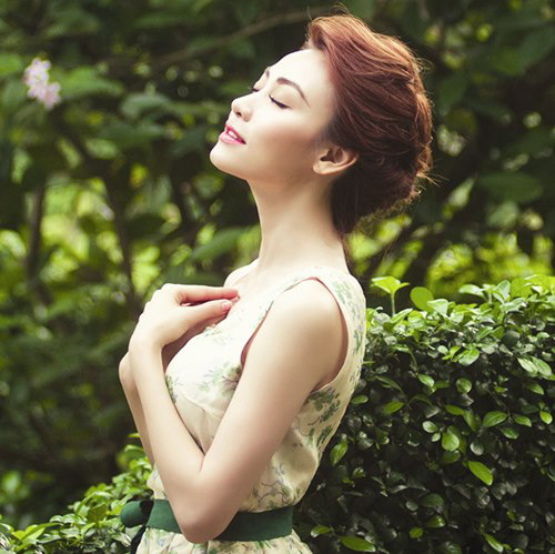 Ngân Khánh: sao có vòng 2 nhỏ nhất showbiz? - 1