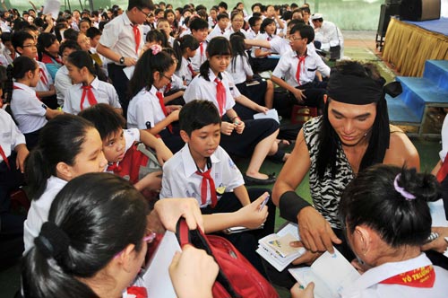 Ngọc Tình hóa Thạch Sanh quot;đại náoquot; học đường - 3