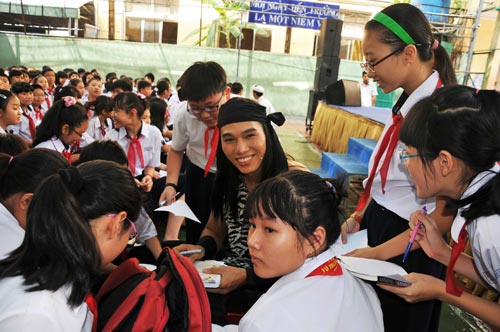 Ngọc Tình hóa Thạch Sanh quot;đại náoquot; học đường - 4