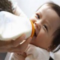 Làm mẹ - Cho con uống sữa nội mới là mẹ khôn