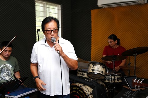 Elvis Phương chăm chỉ tập luyện trước giờ G - 2