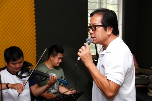 Elvis Phương chăm chỉ tập luyện trước giờ G - 6