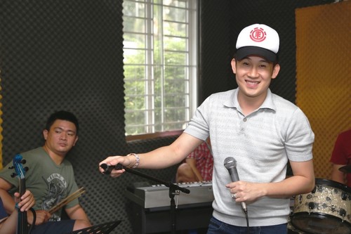 Elvis Phương chăm chỉ tập luyện trước giờ G - 11