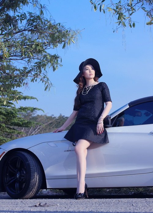 Quỳnh Thư đẹp kiêu kỳ bên xế bạc tỷ - 10