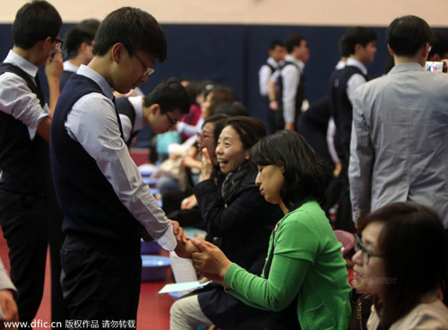 Xúc động lễ rửa chân cho mẹ ở Hàn Quốc - 5