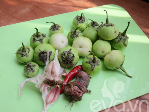 Thưởng thức cà pháo muối xổi giòn tan - 1