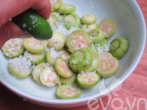 Thưởng thức cà pháo muối xổi giòn tan - 4